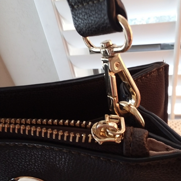 Adjustable straps handbag - Picture 7 of 8